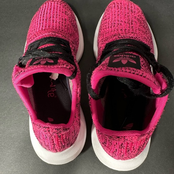 Adidas Pink and Black Sneakers size 5 pre owned Exellent conditions - Picture 4 of 5